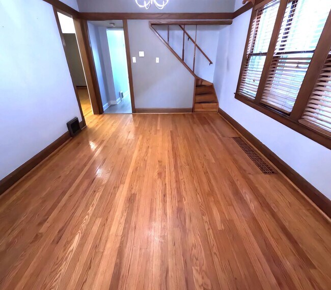 Foto del edificio - Exceptional single-family near UIC-DePaul University -North Park University