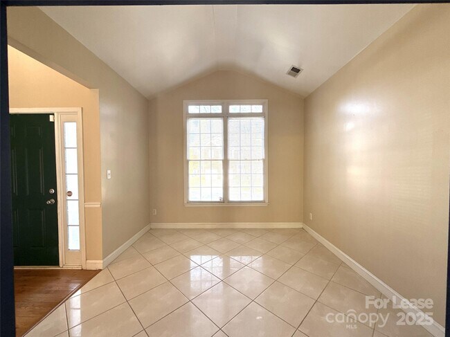 Foto del edificio - 1928 Dearmon Dr