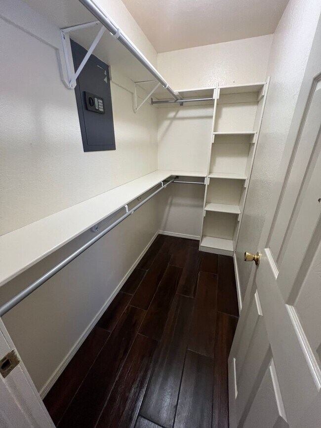 Foto del edificio - 4 Bedroom 1.5 Bath House