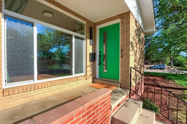 Building Photo - 5971 S Crestview St