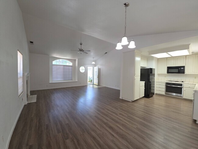 Building Photo - 819 Black Walnut Way