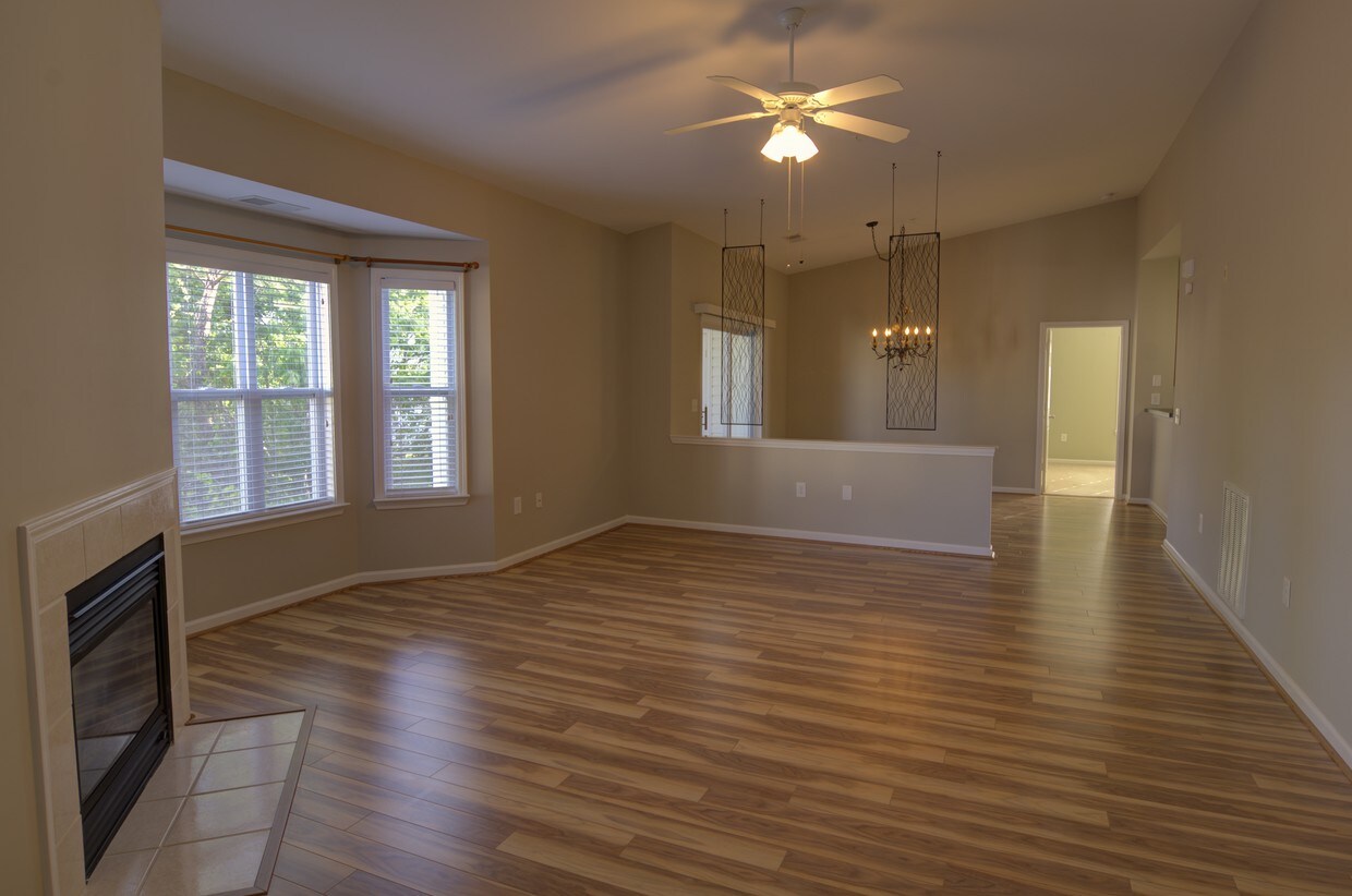 Great Room - 3908 River Front Pl