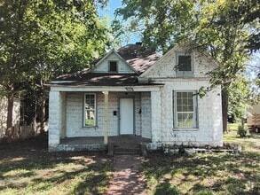 Building Photo - 946 W Poplar St