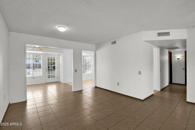 Building Photo - 10137 Willowcreek Cir