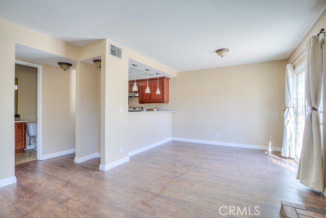 Foto del edificio - 555 S Azusa Ave