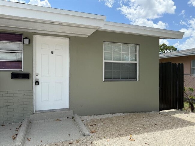 Foto del edificio - 2830 NW 15th Ct