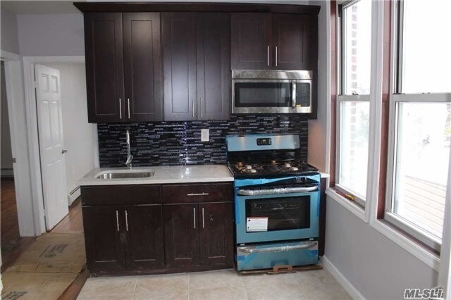 Building Photo - 61-54-61-55 55th Dr