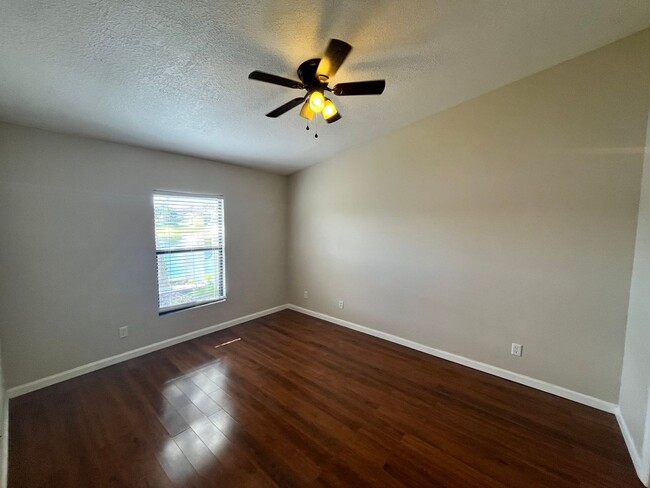Building Photo - 765 Luminary Cir