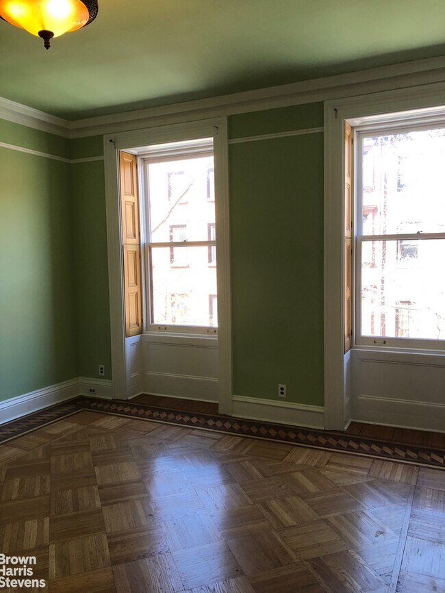 Building Photo - 2 Bedrooms with Wood Burning Fireplace