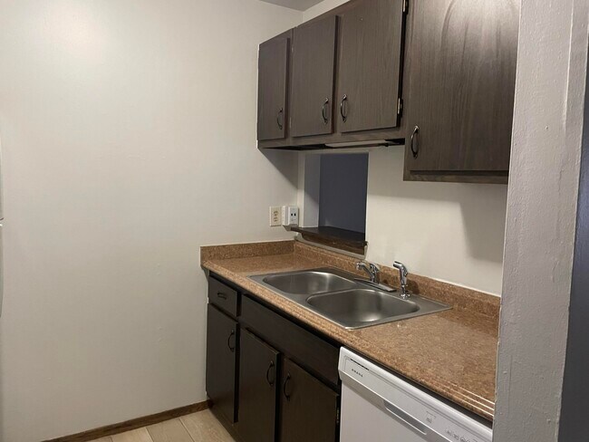 Foto del edificio - 6179 W Cold Spring Rd