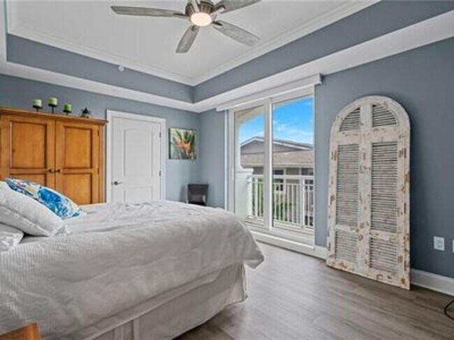 Building Photo - 4 Bedroom Beach Front Condo in Indian Shores