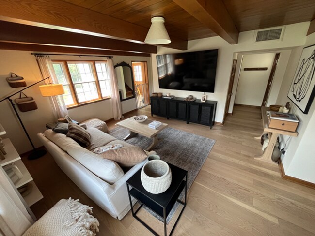 Foto del edificio - Charming Greendale Single Family Home!