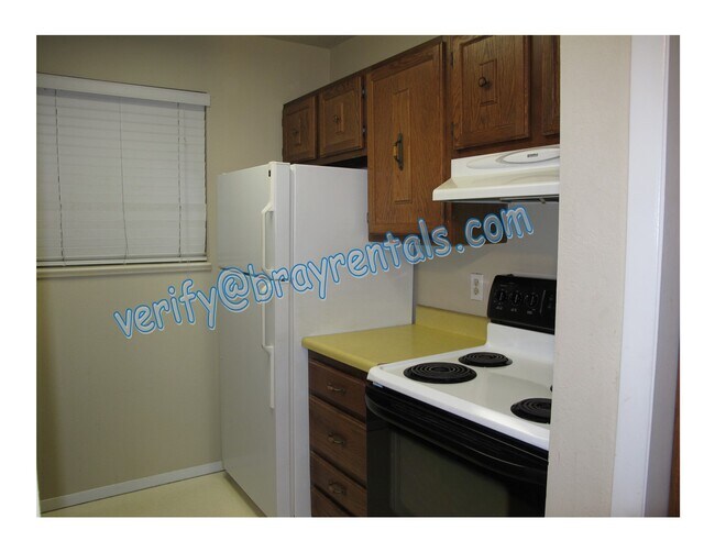 Foto del edificio - 3156 Lakeside Dr
