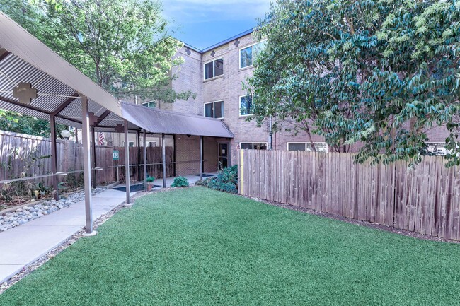 Building Photo - 1500 N Garrett Ave