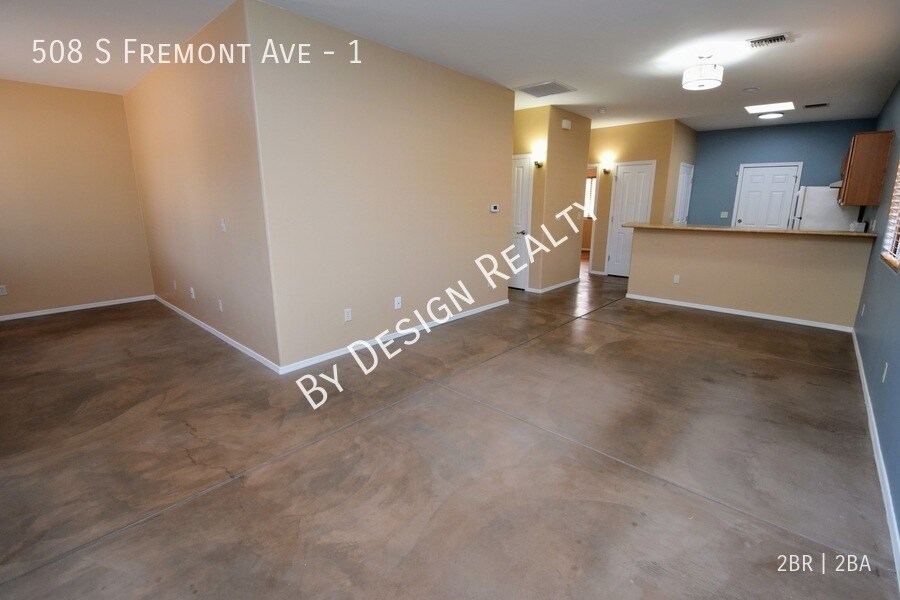 Foto principal - 2Bed/2Bath Home - Less than 1.5 miles from...