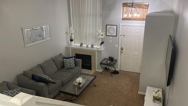 Foto del edificio - 4314 Schaefer Road Unit 22