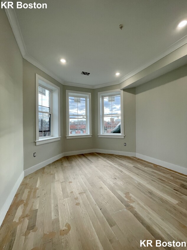 Primary Photo - 38 Englewood Ave