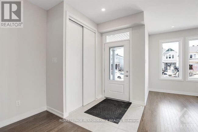 Building Photo - 522 Oldenburg Ave