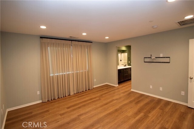Foto del edificio - 24170 Hillcrest Dr