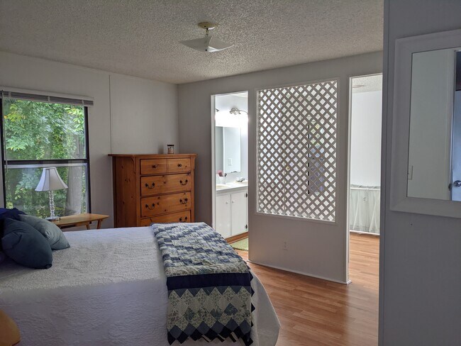 Foto del edificio - 7967 Caswell Rd