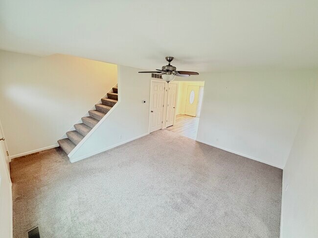 Foto del edificio - 1936 Canterbury Dr