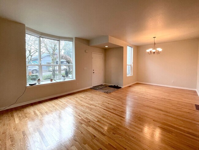 Foto del edificio - Gorgeous Townhouse in the Heart of Multnomah Village with Attached Garage, Outdoor Space