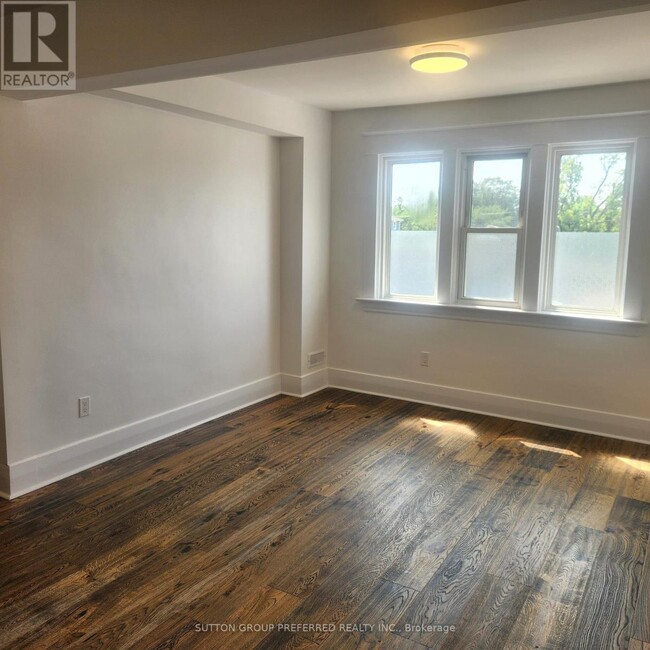 Building Photo - 312 Wharncliffe Rd S
