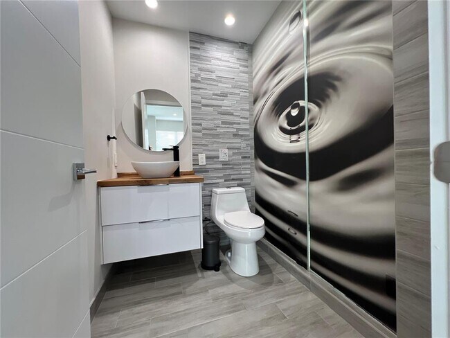 Building Photo - 1405 N 46th Ave