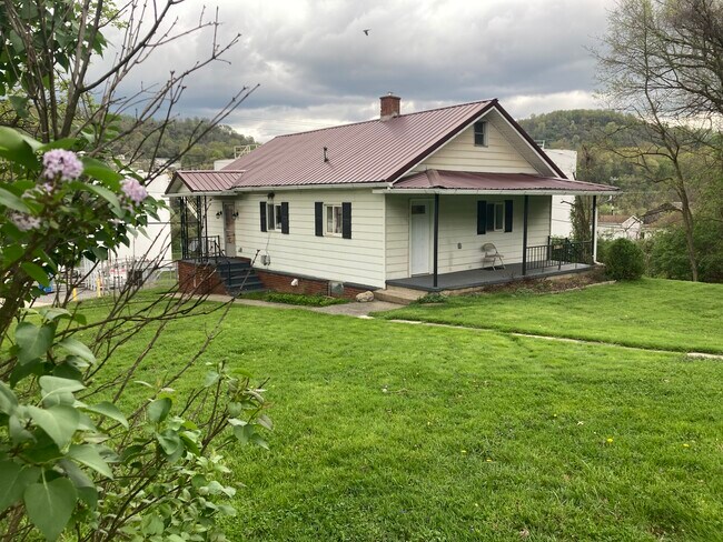 Building Photo - 440 Boyers Ave