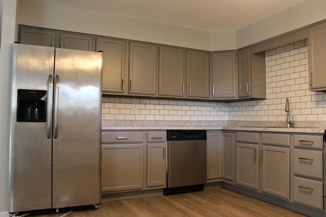 Building Photo - 1061 Terrace Dr