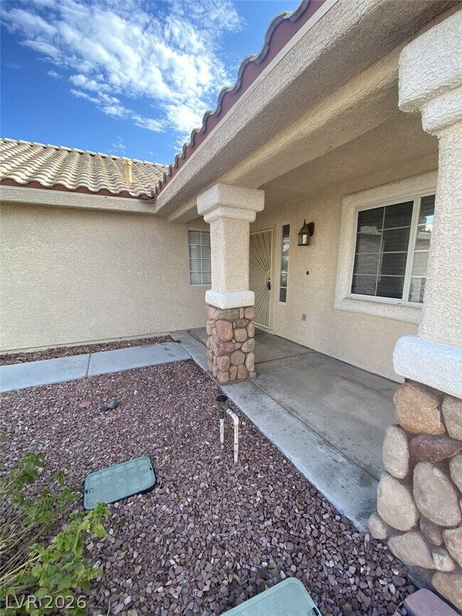 Foto del edificio - 3640 Yorba Linda Dr