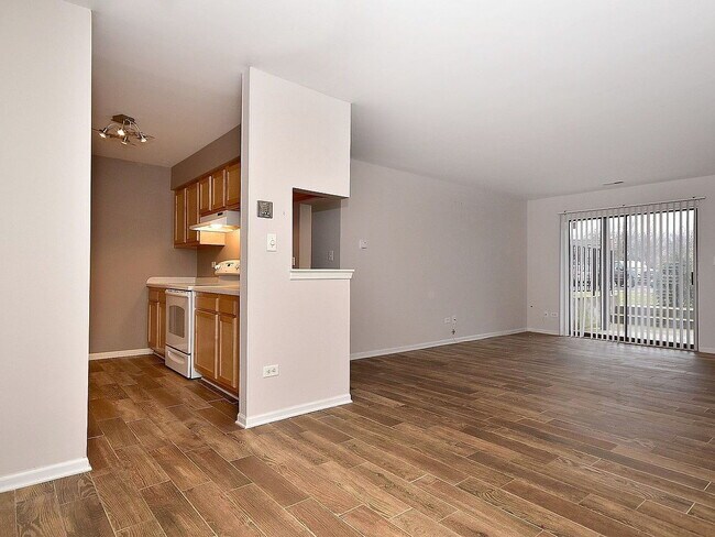 Building Photo - "Charming 2-Bedroom Oasis with 2 Full Bath...