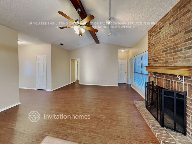 Building Photo - 2031 Crestside Dr