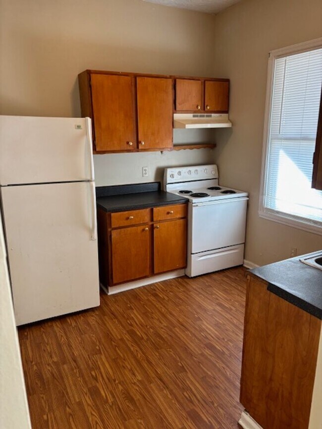 Foto del edificio - 1233 Eberhart Ave