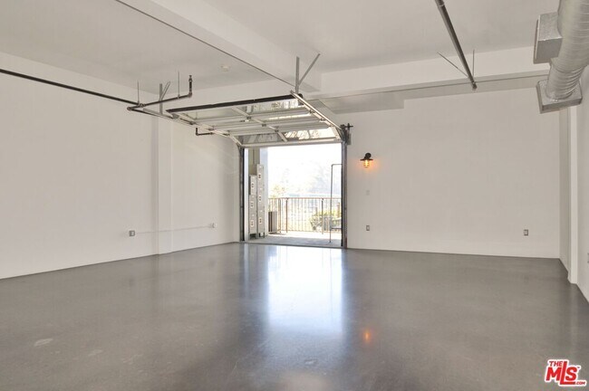 Building Photo - 200 N San Fernando Rd