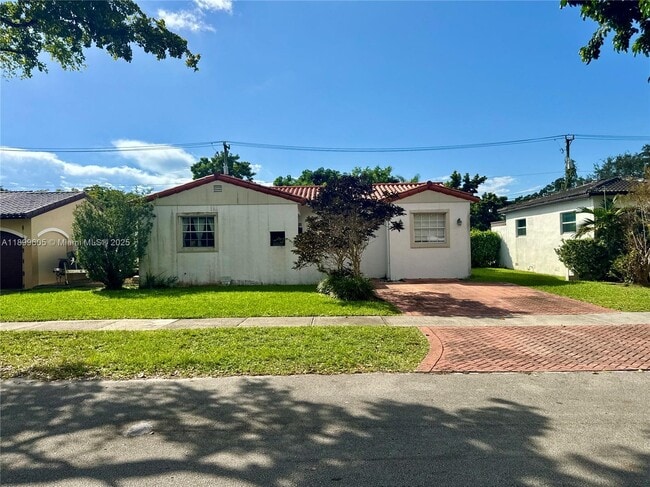 Foto del edificio - 5760 SW 10th St