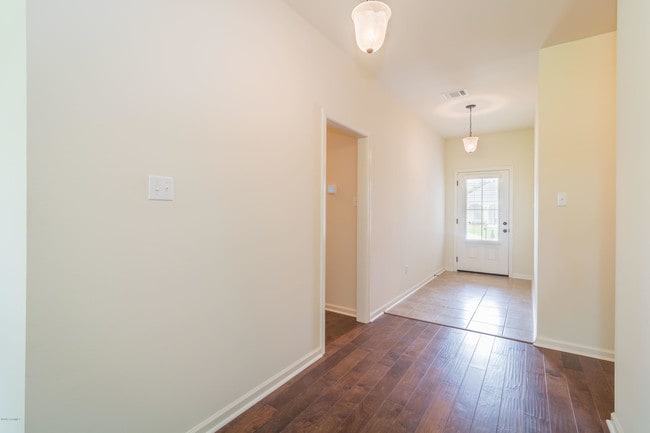 Building Photo - 102 Ouachita Dr