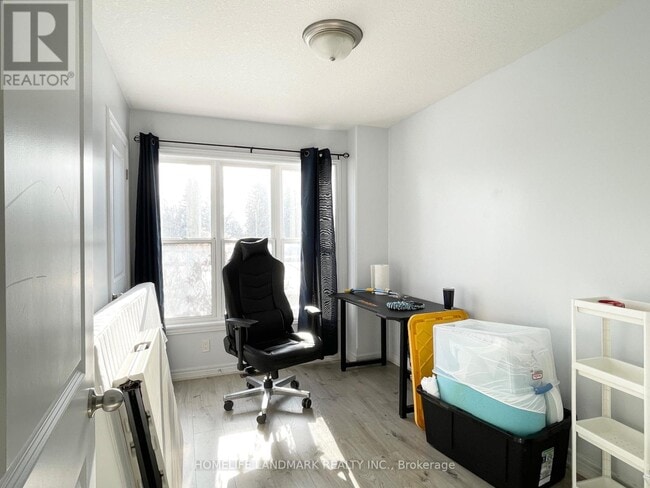 Photo du bâtiment - 1-21 Leggott Ave
