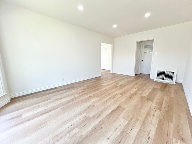Foto del edificio - Charming Remodeled Lakewood Home with Bonu...
