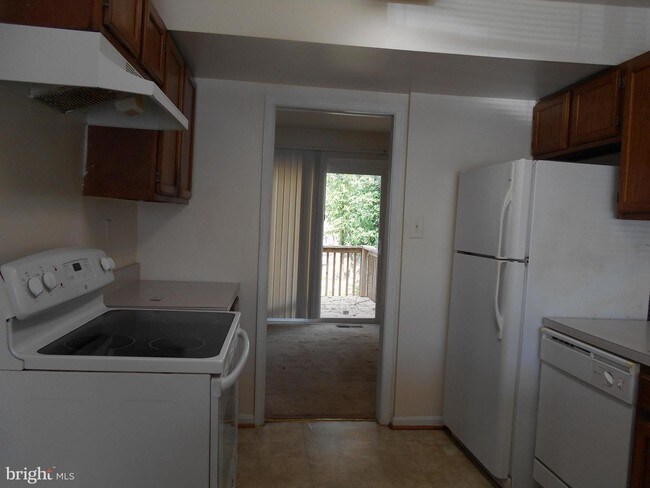 Building Photo - 233 Westdale Dr