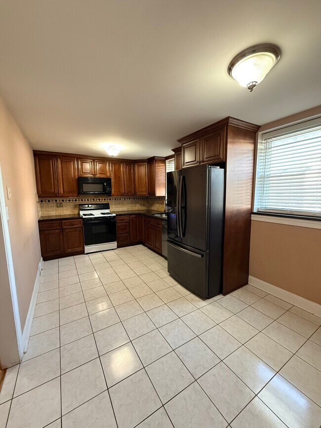 Building Photo - 3808 Ronnald Dr