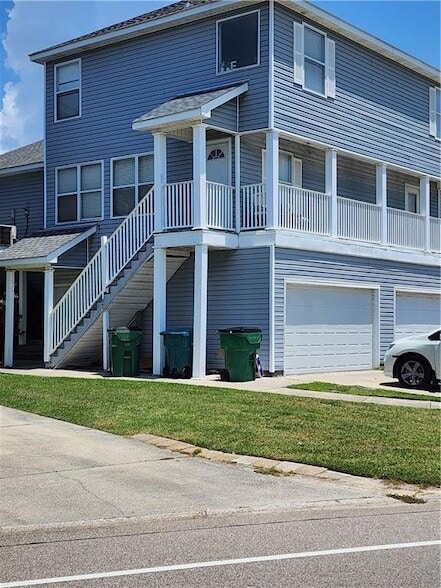 Building Photo - 870 Marina Dr