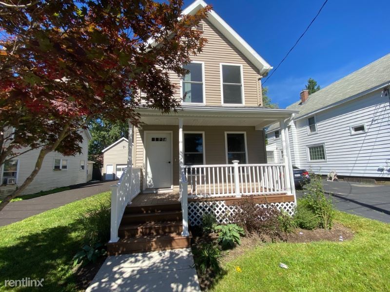 Foto principal - 3 br, 1.5 bath House - 10 South Reynolds St