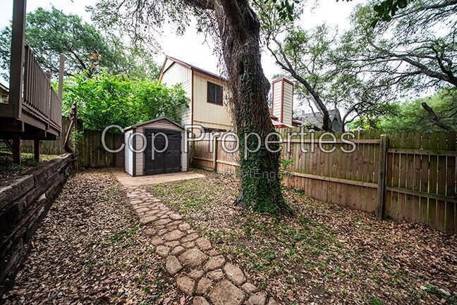 Foto del edificio - 16807 Cedar Tree Way
