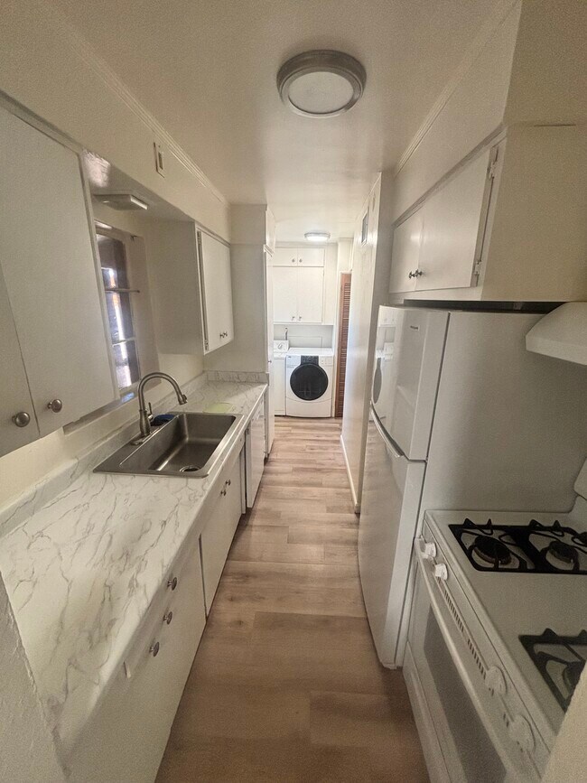 Foto del edificio - 4617 E 18th St