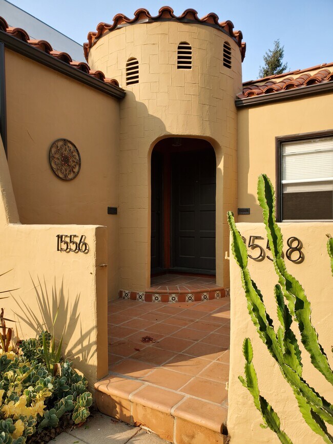 Entrance on left - 1556 S Carmelina Ave