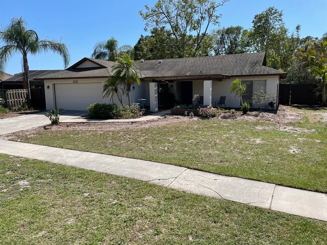 Building Photo - 3805 Gatewood Dr