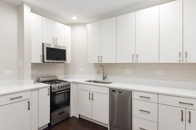 Building Photo - 5064 N Wolcott Ave