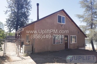 Building Photo - 320 3rd St