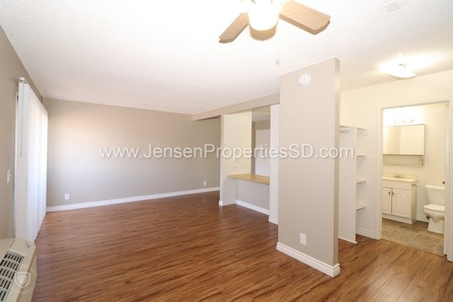 Building Photo - Studio Apartment w/Parking, A/C